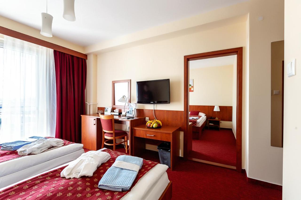 Hotel Senec Aqua Resort - Family Friendly Екстер'єр фото